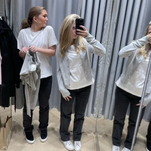 Superfin jofta - Säljer min superfina stickade gråa koftan från HM❣️120kr+frakt