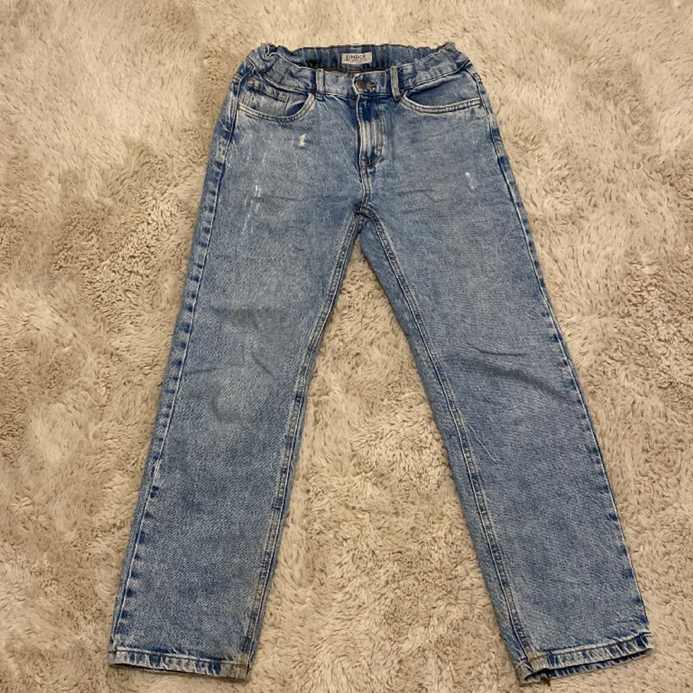 Ett par ljusblåa jeans från Lindex. 11-12 år.. Jeans & Byxor.