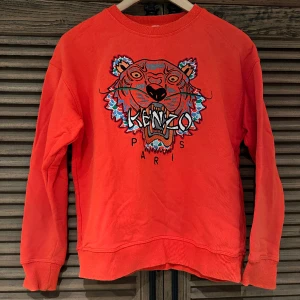 Kenzo tröja storlek 14 år, toppskick! - Knappt använd tröja från Kenzo. Kvitto finns.