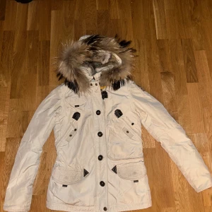 Parajumper  - Parajumper vit strl xs, 2900kr