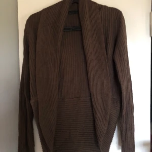 Bolero/tröja - Mysig bolero/tröja i strl xs men större i storleken 