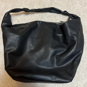 Väska  - Handväska från glitter. Sparsamt använd 💫