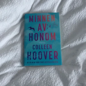 Minnen av honom - En spännande bok från colleen hoover i nyskick, köpare står för frakt🥰