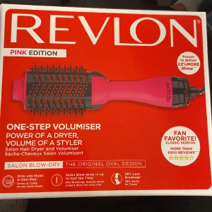 Revlon volumiser dryer  - Säljer min oanvända trendiga värmeborste från revlon! går inte under 300kr, tryck inte på köp nu utan skriv till mig först.