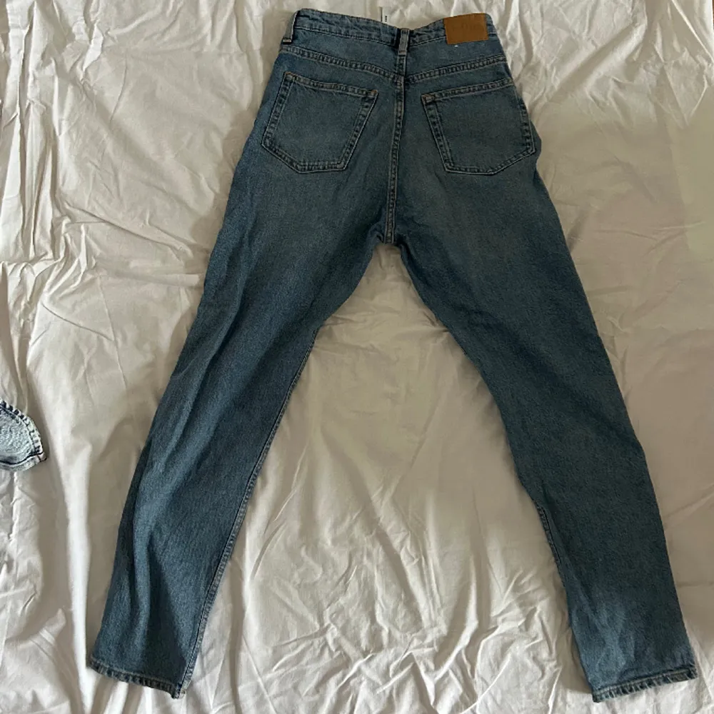 Milka High Slim Mom jeans W 27 L30! Endast använd en gång! Helt nyskick! . Jeans & Byxor.