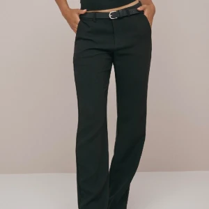 Low waist kostymbyxor - Aldrig använda med taggarna kvar:) För långa för mig