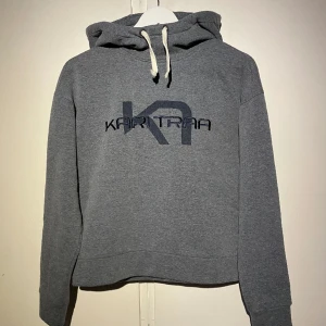 KARI TRAA HOODIE - Nästan oanvänd Kari traa hoodie i storlek S Kom med prisförslag