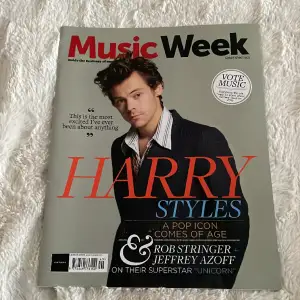 Säljer en Harry tidning i nyskick. Exklusive intervju som innehåller flera foton av Harry.