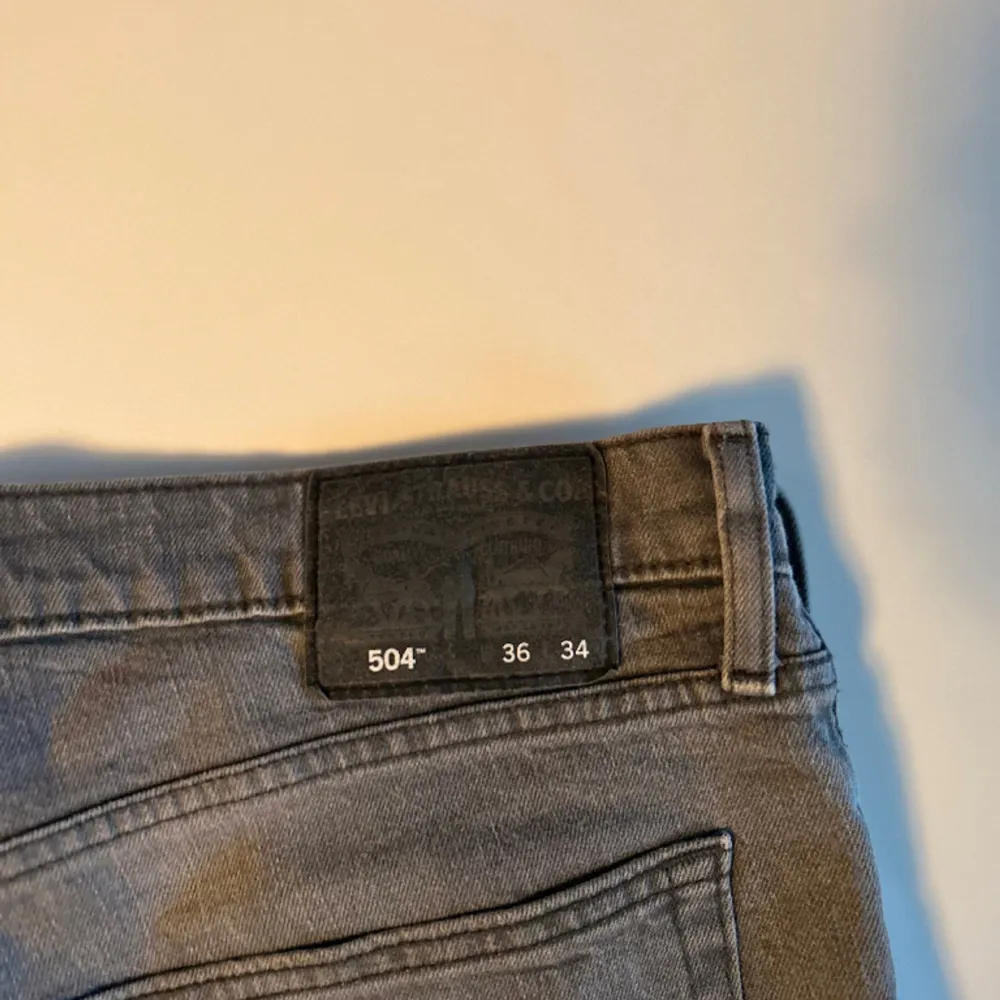 Levis 501 i bra skick, nästan aldrig använda. . Jeans & Byxor.
