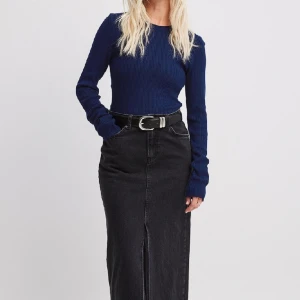 Ribbstickad Tröja XXS - Ribstickad marinblå tröja i XXS.  Oanvänd.