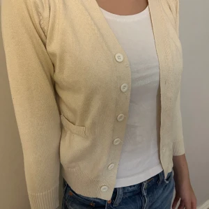 Kofta  - Kofta som är kortare i ärmarna❤️i storlek S men är mer som en XS