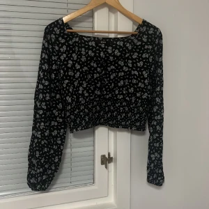 Blouse från bikbok - Använd i gott skick 