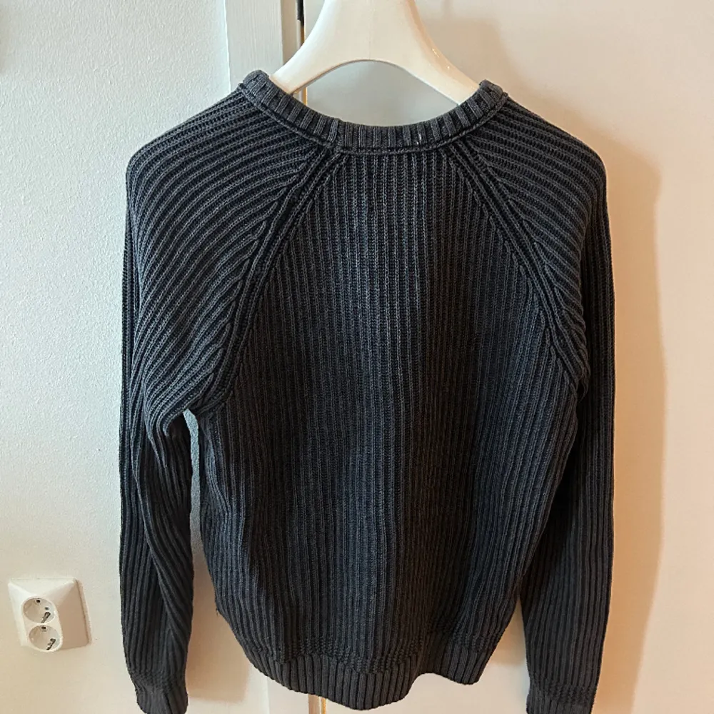 Sjukt skön och varm knit-tröja från Abercrombie&Fitch i storleken S. Sitter lite oversized så allt från XS-M storleksmässigt så kan man ha denna!. Stickat.