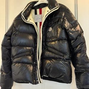 Moncler jacka - Äldre Moncler jacka, storlek S