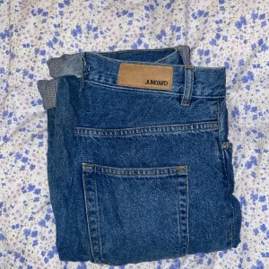Junkyard jeans  - Köpt på Junkyard för ett halvår sen, knappt använt och inga defekter. Dm för intresse/frågor💕