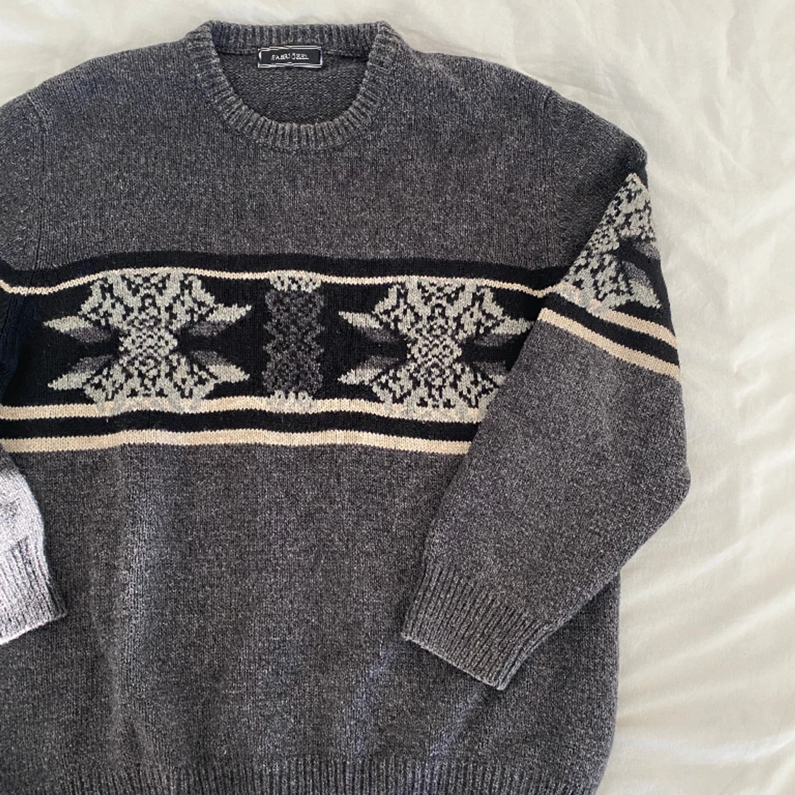 Sabri Özel stickad tröja 