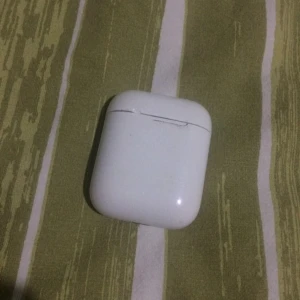 AirPods fodral - Den går inte att stänga helt 