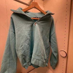 Sipup sweatshirt - En turkos sweatshirt med sip på toppen. Hör av er om eventuella frågor eller mer bilder🥰
