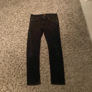 Lee jeans - Perfekt skick, svarta och modellen är luke  