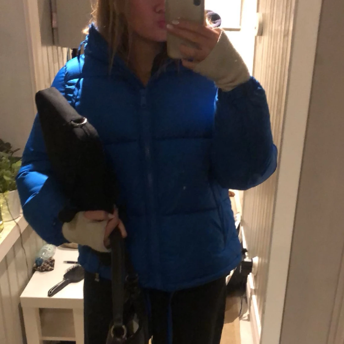 Blå dunjacka från HM - 90