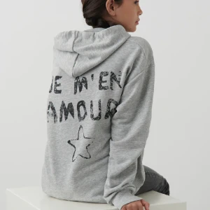 Hoodie - Söt hoodie från Gina. Andvänd få antal gånger. Orginal pris 250kr❤️ skriv för mer frågor💥🥰