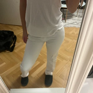 Raka vita jeans - Jätte fina, inga skador eller fläckar!