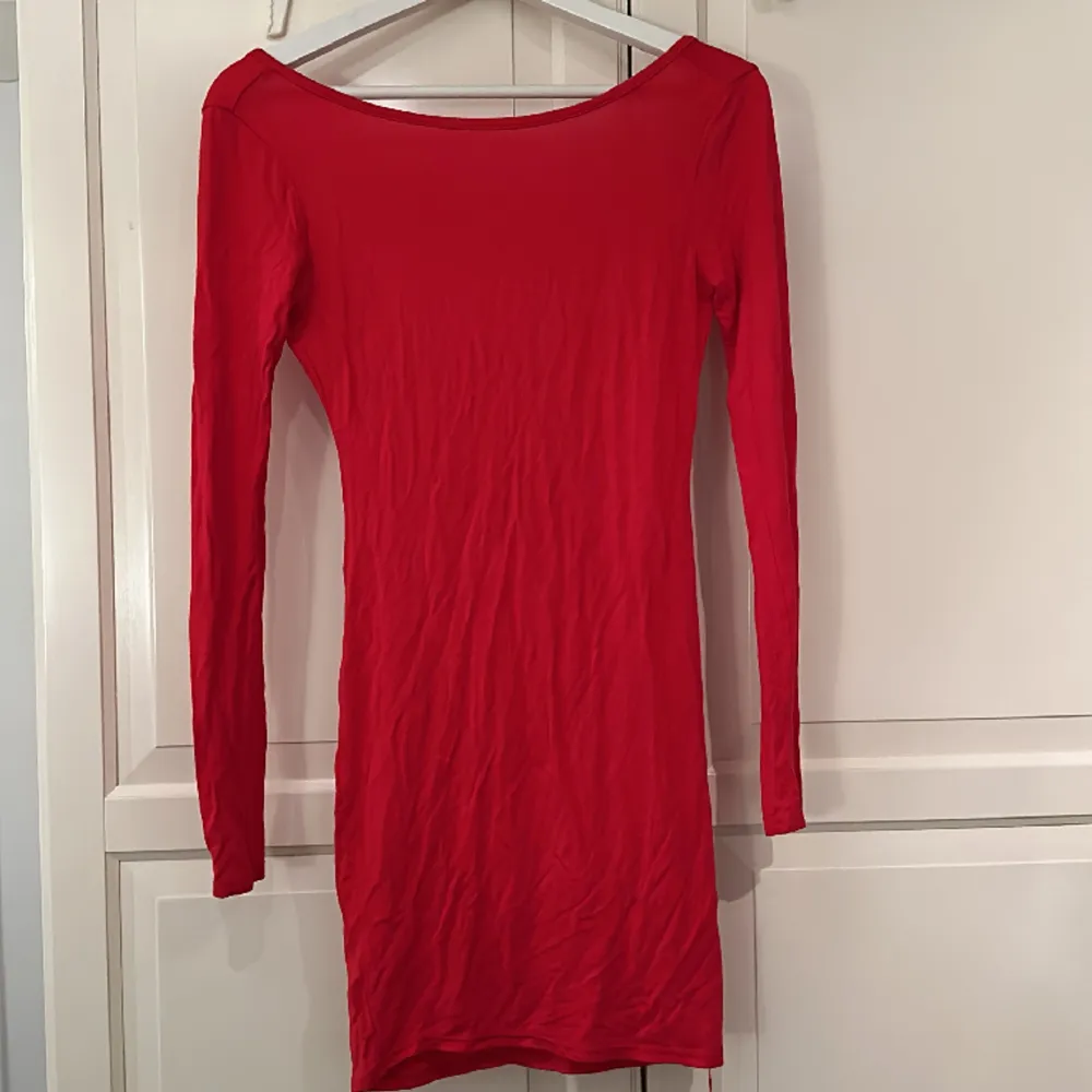 Jättefin röd klänning i storlek Xs. Nyskick!. Klänningar.