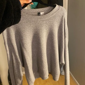 Stickad tröja  - En fin stickad tröja från H&m i storlek S  Använt några gånger men i bra skick. 