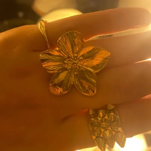 Ring Blomma - 🤍