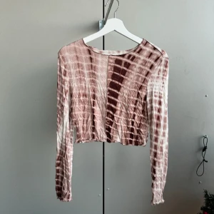 Tröja - M - Tröja i storlek M säljs för 40kr