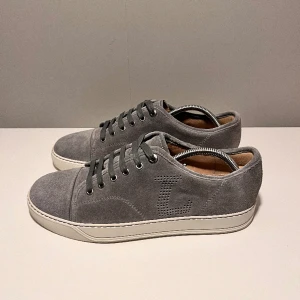 Lanvins - Säljer ett par snygga lanvins i storlek UK8, cond 9/10 knappt använda. Tillkommer endast skor 