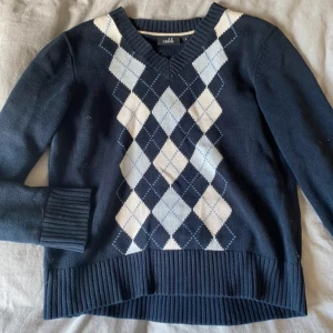 Tjocktröja - Marinblå tjocktröja från Isolde