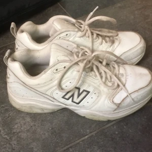 New balance skor - Dammiga på bilderna, annars lite använda