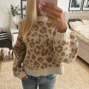 Stickad tröja  - Fin stickad tröja från vero moda. Inga defekter och inte nopprig💕