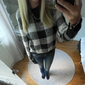 Stickad tröja - Tjock stickad tröja från Hm. Xs men passar mig som vanligtvis är en S🩷