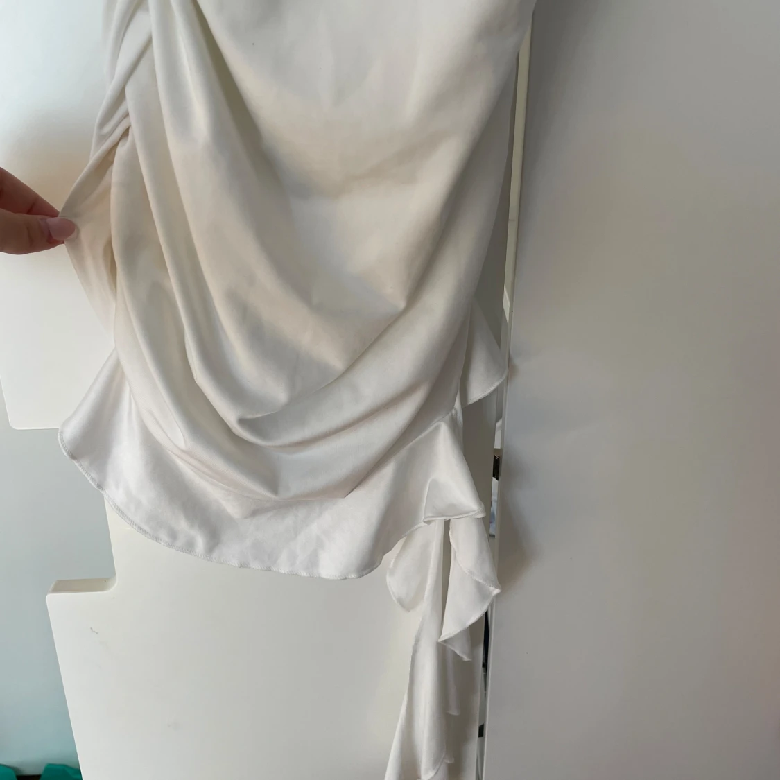 Vit klänning öppen rygg - 91