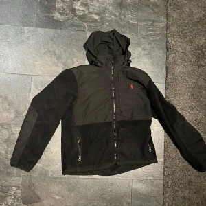 Ralph lauren Jacka  - Ralph lauren jacka, perfekt till hösten. Storlek M sitter lite mer som en S