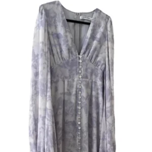 Adoore klänning - Superfin långklänning från adoore. Använd 1 gång. Saknas en knapp. Skriv vid fler bilder eller intresse 💜