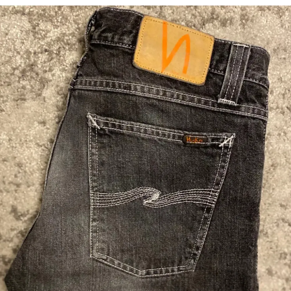 Extremt snygga nudie jeans. Relativt nya så syns inte dem har använts så mycket. Skriv om du har funderingar!. Jeans & Byxor.