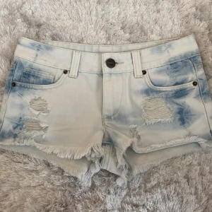 Jeans shorts - As coola jeans shorts! Sitter jätte bekvämt och är i toppen skick. Endast testade! Pris kan diskuteras🫶