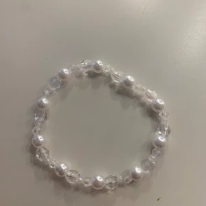 Armband - Säljer detta JÄTTE fina armband❤️