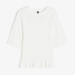 Smockad topp - Jättefin smockad topp från hm💗 Storlek m men den har krympt lite i tvätten så är mer som en s/xs💗