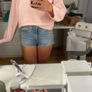 Shorts  - Coola mid waist shorts 