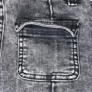 Grå jeans - Säljer dessa jeans me fickor  från Nelly,de är i väldigt bra skick,ja säljer de för de är för små för mig,köpte de där 699kr men säljer de för 570