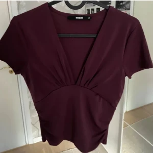 Festtop - Superfin top till fest! Endast använd typ 3 ggr 💗 super fin till olika tillfällen! Slutsåld på bikbok!