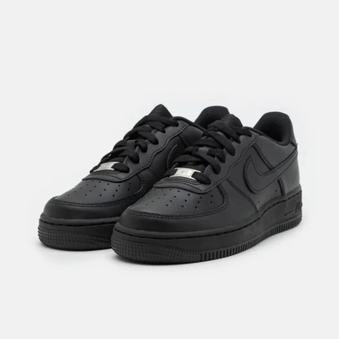Svarta Nike Air Force sneakers