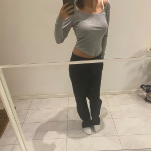 Grå tröja  - Snygg grå tröja. Har blivit använd 2 gånger. 💖