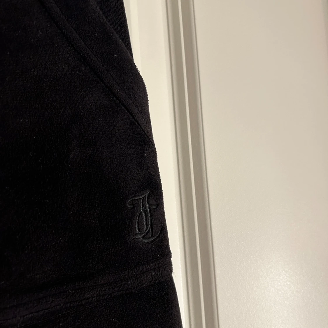 Svarta mjukisbyxor från Juicy Couture - 90