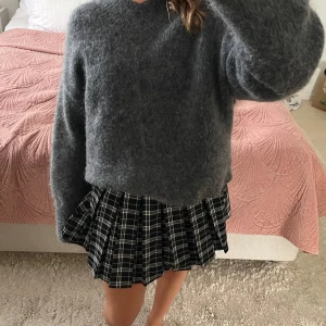 Rutig kjol - Säljer denna snygga rutiga kjol som är svartvit. Supersnygg och passar till allt🙌🏼🙌🏼🧚🏻‍♀️🧚🏻‍♀️💖💖 Köpte den för flera år sedan, så den finns inte kvar i butik🙏🏼