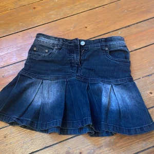 Jeanskjol - Jätte fin jeanskjol utan defekter❤️ TRYCK INTE PÅ KÖP NU!